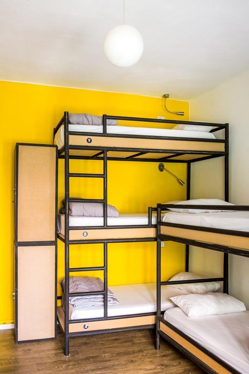 Destil Hostelティラナ エクステリア 写真