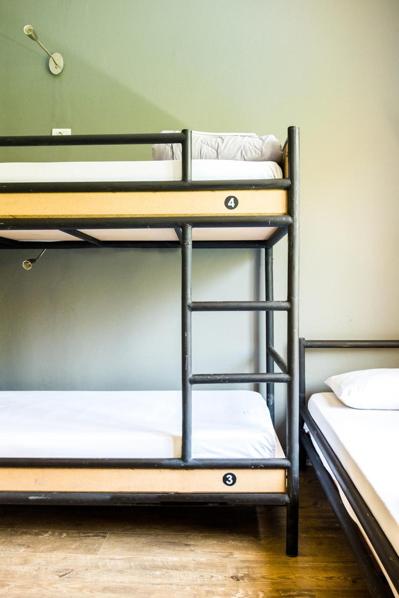 Destil Hostelティラナ エクステリア 写真