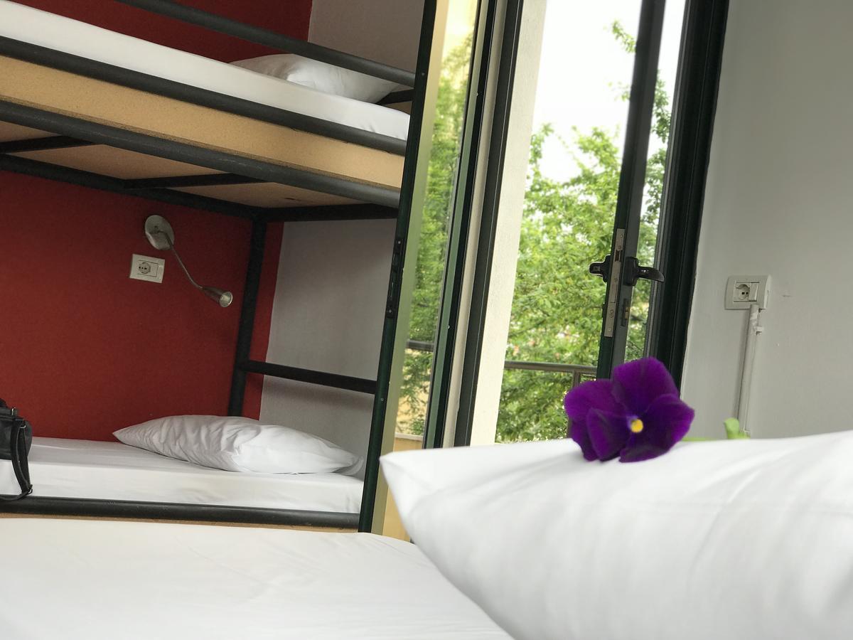 Destil Hostelティラナ エクステリア 写真