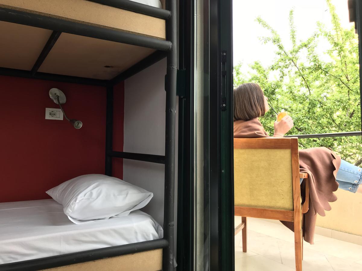 Destil Hostelティラナ エクステリア 写真